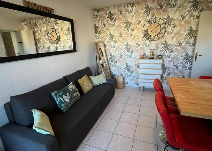 Joli T2/ Tram/ Clim/ Parking/ Wifi/ Piscine