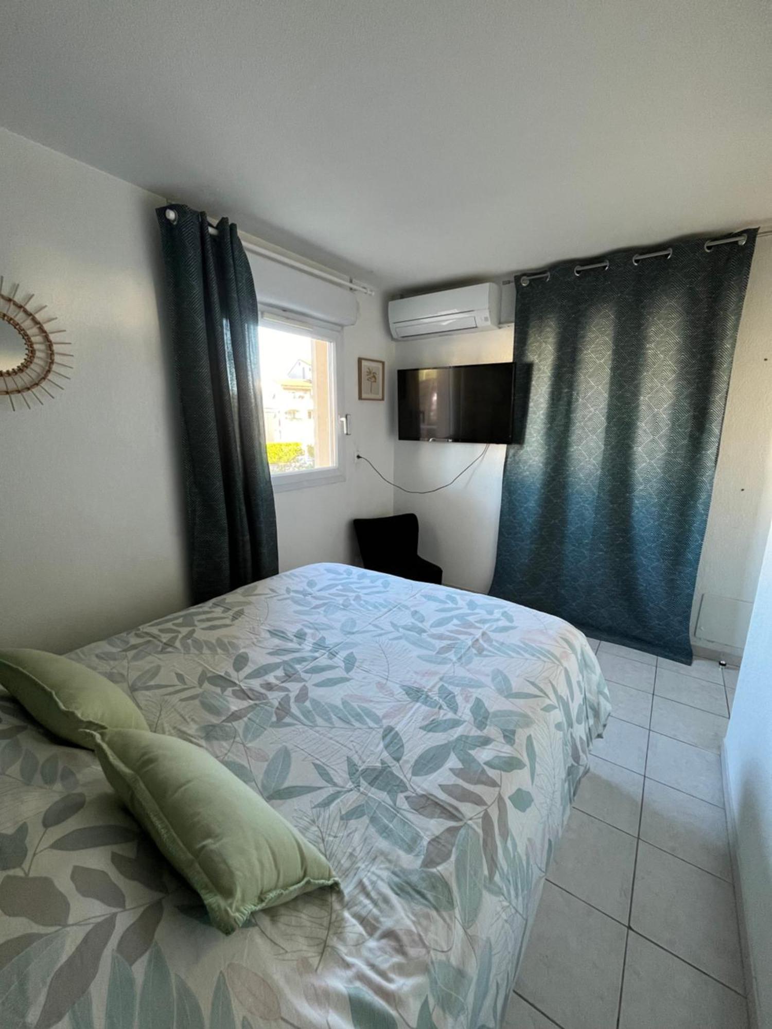 Joli T2/ Tram/ Clim/ Parking/ Wifi/ Piscine
