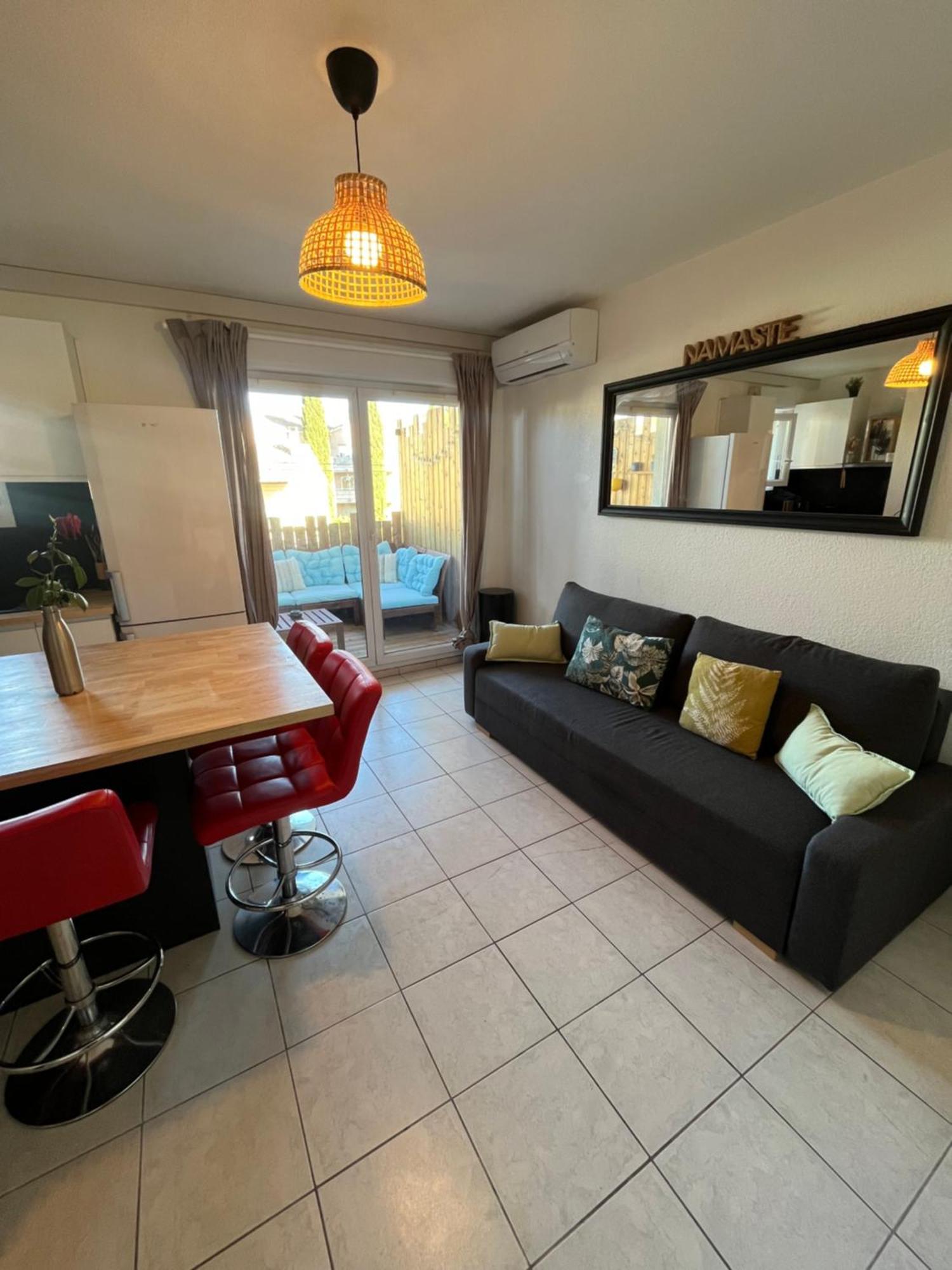 Joli T2/ Tram/ Clim/ Parking/ Wifi/ Piscine Apartment *