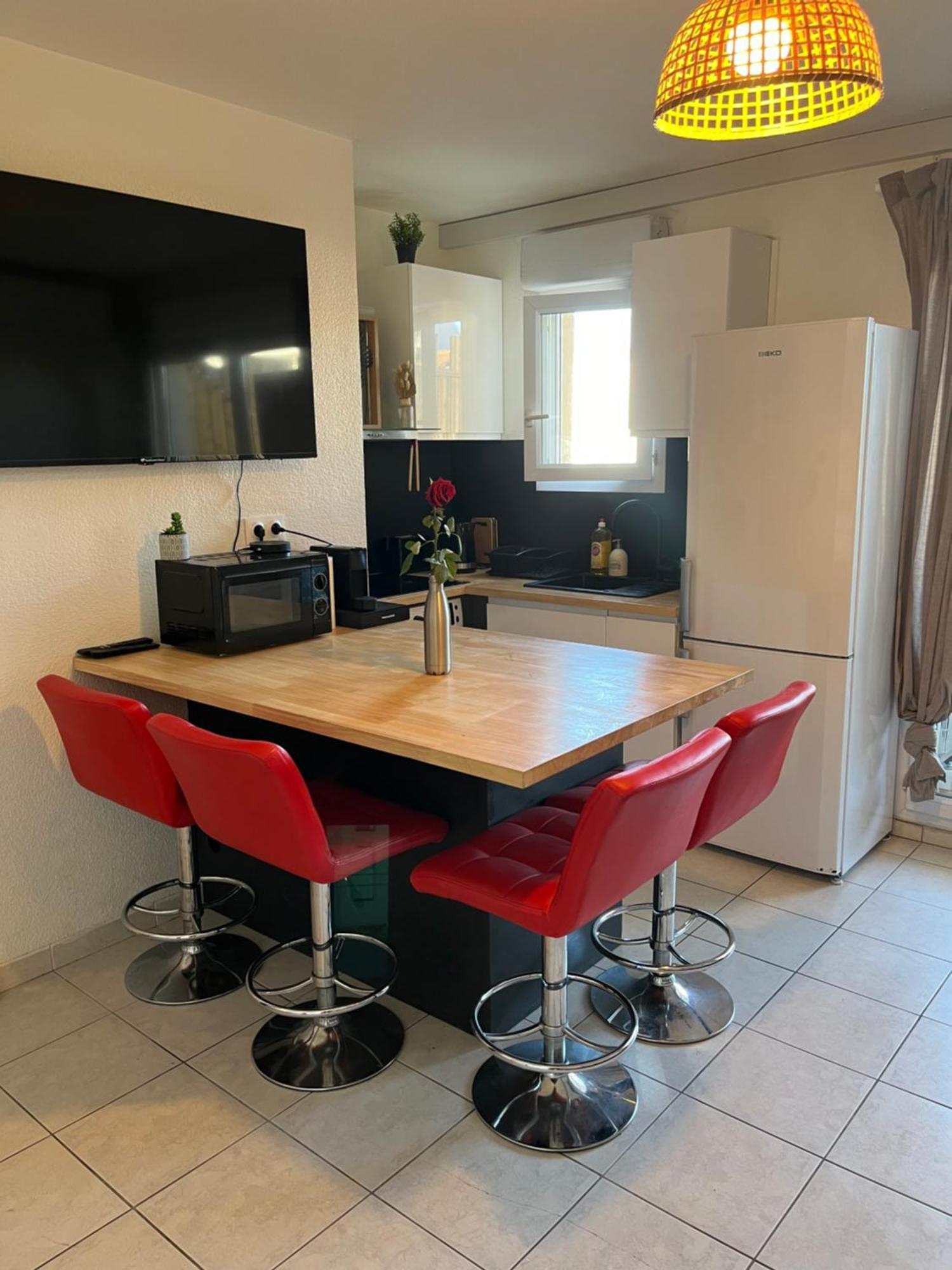 Joli T2/ Tram/ Clim/ Parking/ Wifi/ Piscine * Montpellier