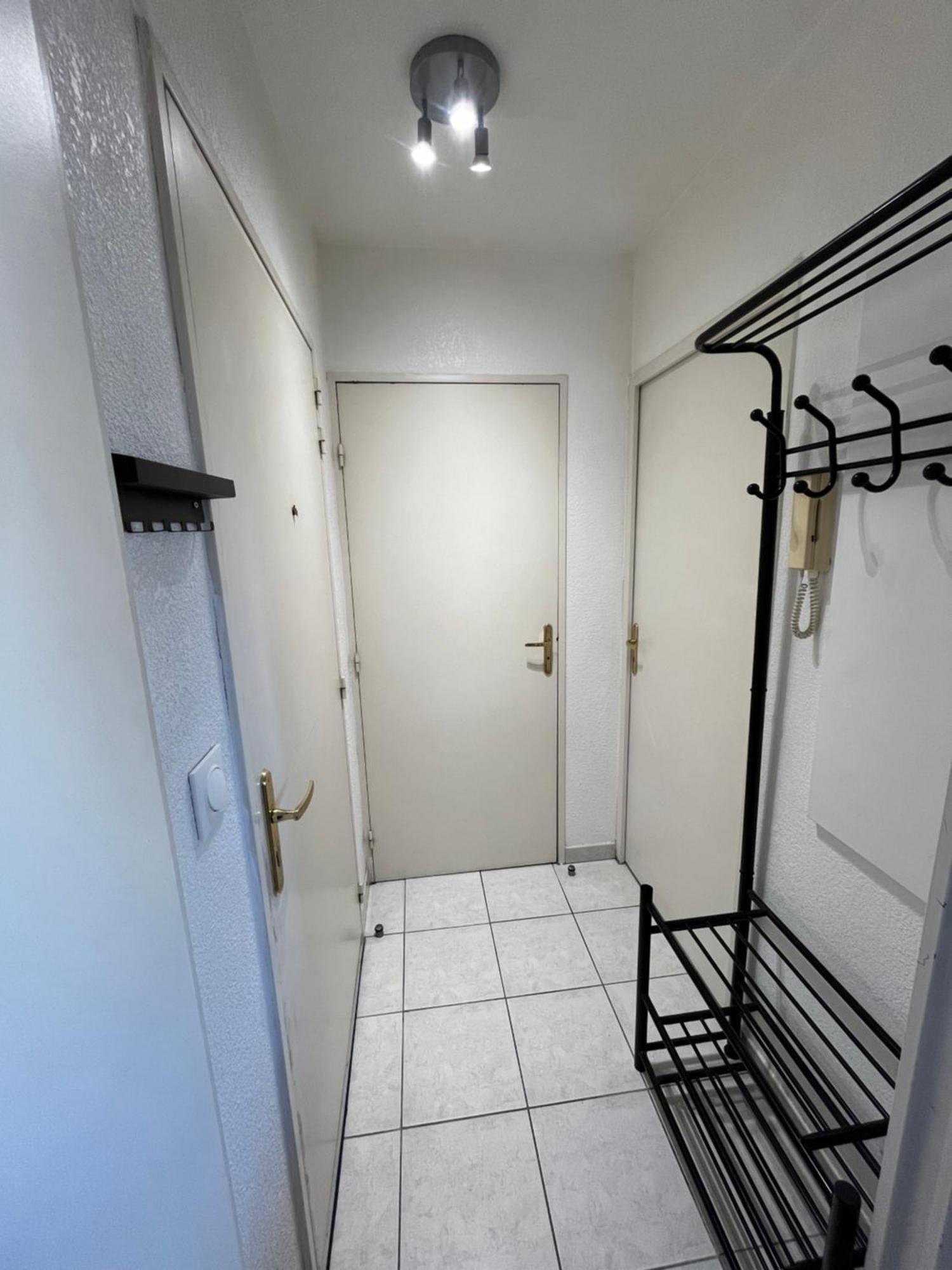 Joli T2/ Tram/ Clim/ Parking/ Wifi/ Piscine