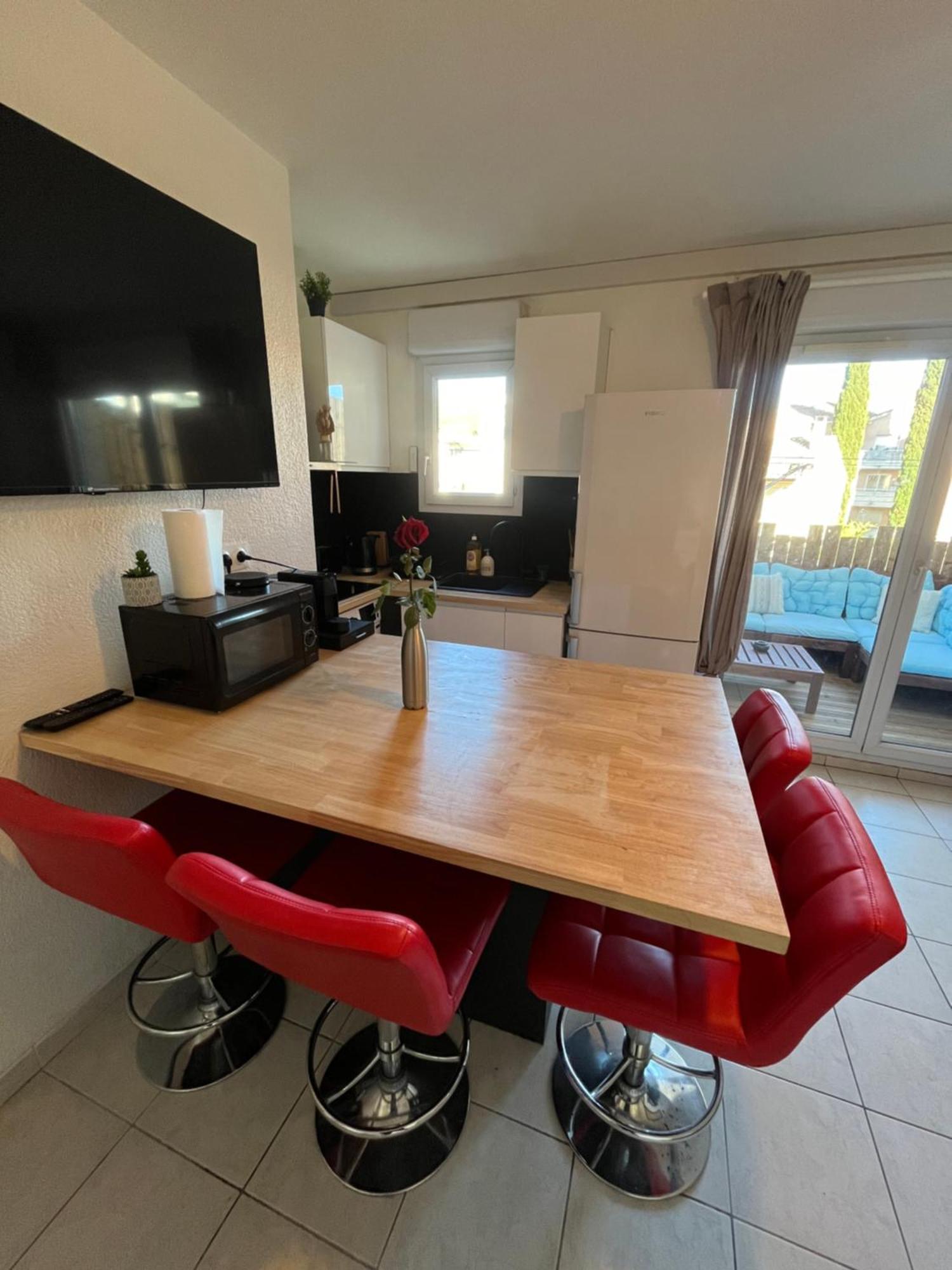 Joli T2/ Tram/ Clim/ Parking/ Wifi/ Piscine Montpellier