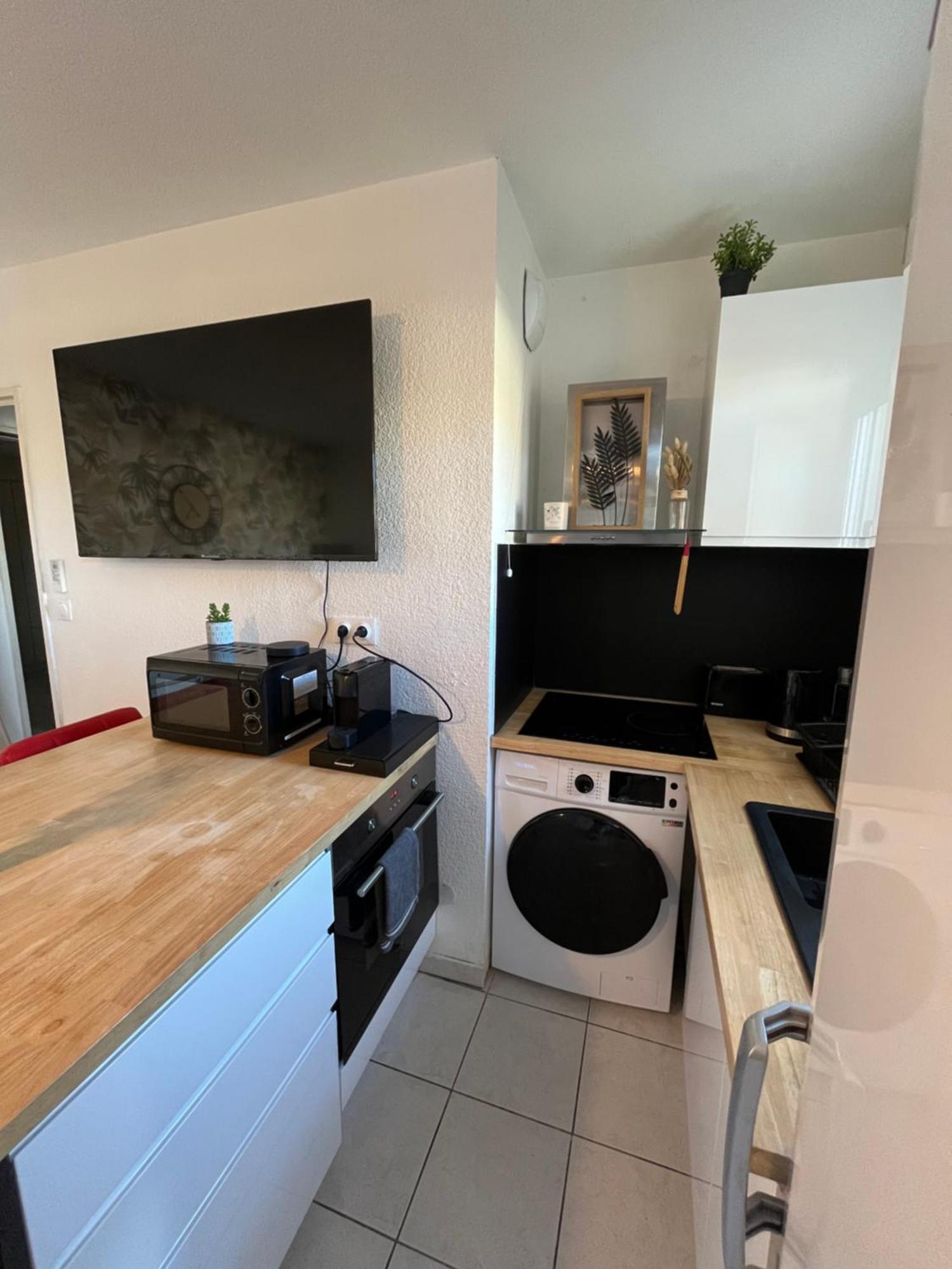 Joli T2/ Tram/ Clim/ Parking/ Wifi/ Piscine Apartamento