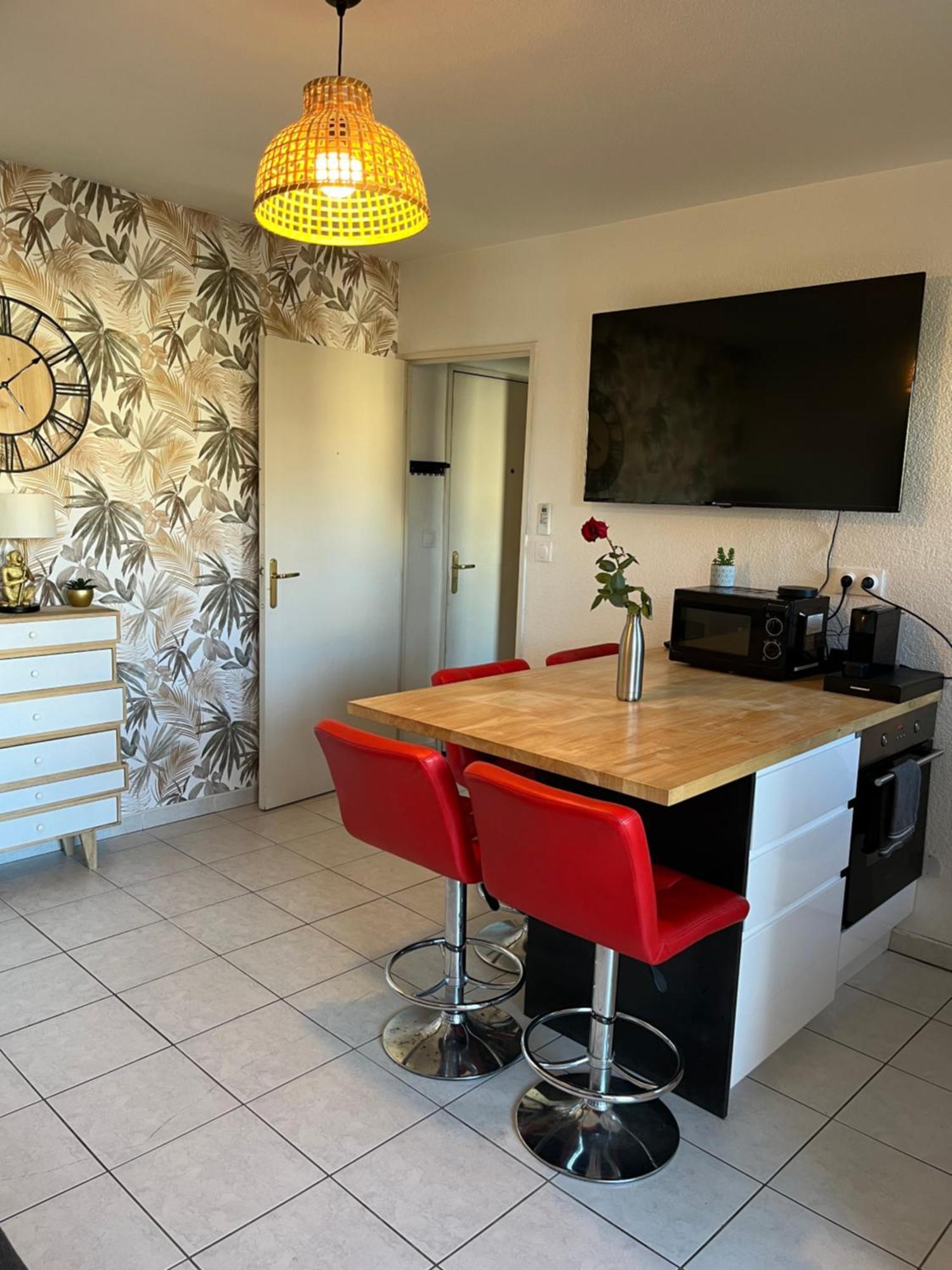Joli T2/ Tram/ Clim/ Parking/ Wifi/ Piscine Apartamento *